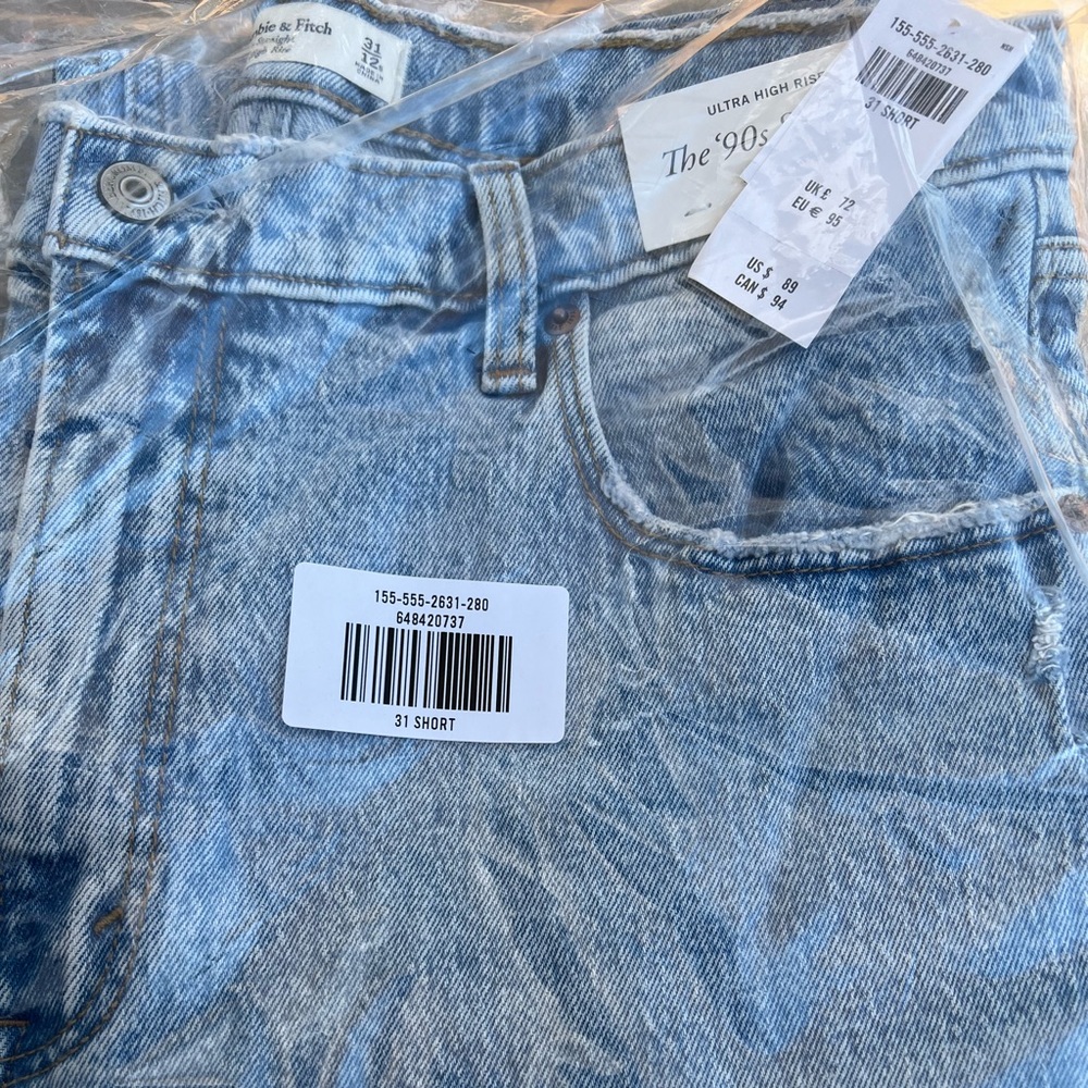 Brand new  Abercrombie Women’s Ultra High Rise 90s Straight Jeans